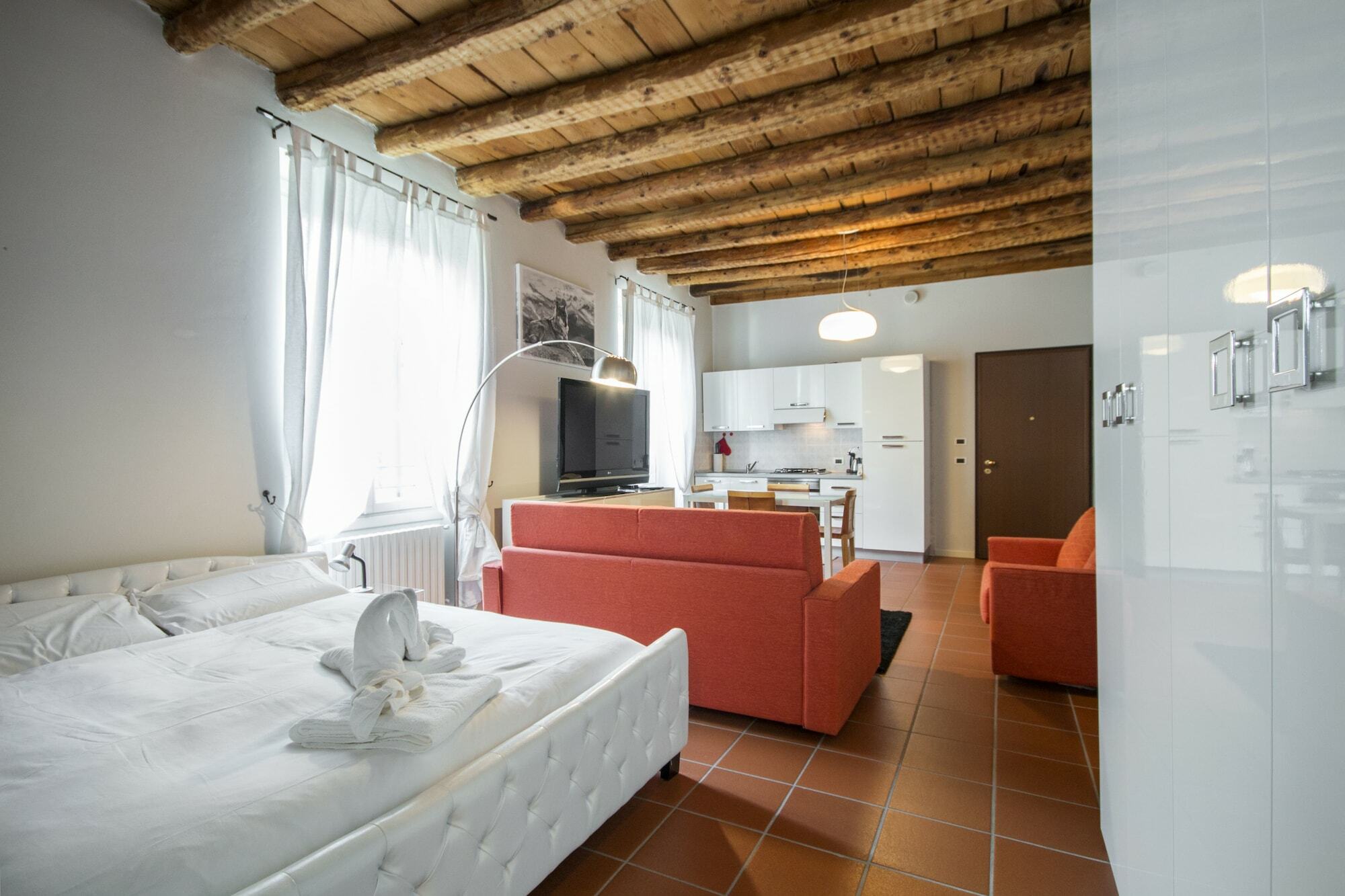 Soleluna Apartments - By Relais Di Giada Lake Como Exterior photo